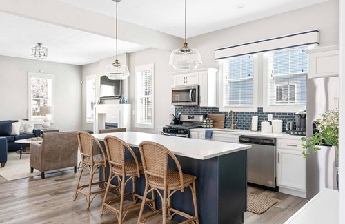 Northeast South Bend House | Brand New Luxury Home less than a mile from Notre Dame