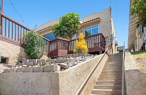 Middletown House | Breathtaking Bay-view home