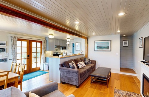 Rockaway Beach House | Bright & Airy Cottage Right in Town - Across Street from the Beach
