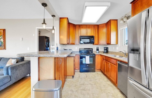 Crown Point Condo | Bright, Spacious 2 BD in the Heart of San Diego!