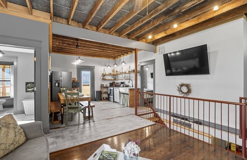 Helmsburg House | Brown Co, Hot Tub, King Bed, Sleeps 10, Bumper Pool, 5 Smart TVs Firepit, Grill