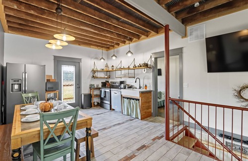 Helmsburg House | Brown Co, Hot Tub, King Bed, Sleeps 10, Bumper Pool, 5 Smart TVs Firepit, Grill