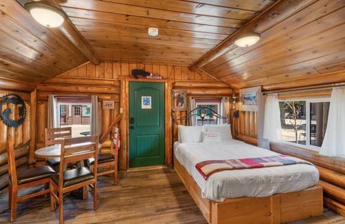 West Yellowstone Cabin | Cabin ∙ 1 bedroom ∙ 4 guests
