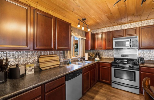 West Yellowstone Cabin | Cabin ∙ 2 bedrooms ∙ 8 guests