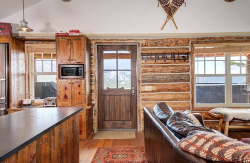 Big Sky Cabin | Cabin ∙ 2 bedrooms ∙ 6 guests