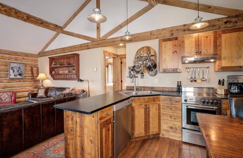 Big Sky Cabin | Cabin ∙ 2 bedrooms ∙ 6 guests