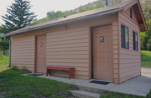 Bellvue Cabin | Cabin 4 at Sportsman’s Lodge, Rustic Cabin 4 at Sportsman's Lodge