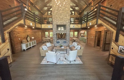 Hochatown Cabin | Cabin ∙ 7 bedrooms ∙ 30 guests