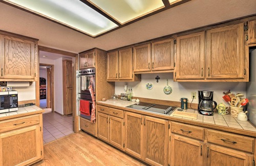 Camano Island House | Camano Island Family House w/Hot Tub & Deck!