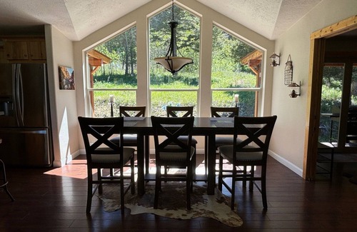 Livingston House | Canyon Mountain Getaway