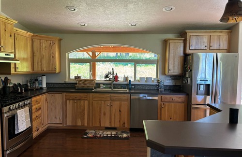 Livingston House | Canyon Mountain Getaway