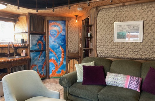 University District House | Captain's Quarters
