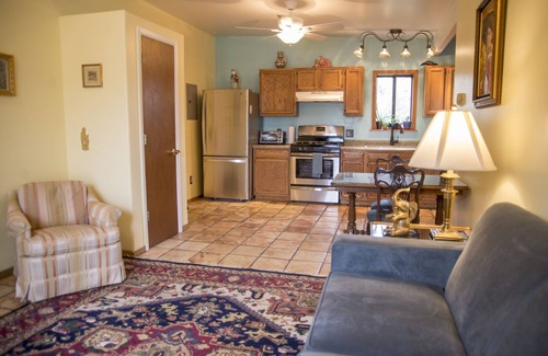 Santa Fe House | Casita Dulce: 1 Bedroom., 1 Bath, AC, Private Garden – Easy Walk to all Santa Fe