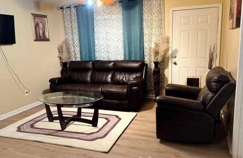 Stone County House | Charming 2bedroom, 2FULL bathroom house with AC and WiFi 10 minutes from Walmart