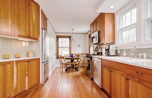 New Buffalo House | Charming 7 Bedroom Home And Coach House ~ Great for Summer Getaways!