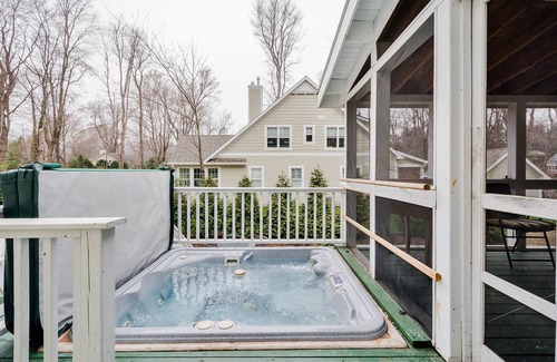 New Buffalo House | Charming 7 Bedroom Home And Coach House ~ Great for Summer Getaways!