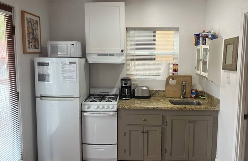 Mission Beach Apartment | Charming Beach One-Bedroom, SEPT. 2-18 DISCOUNT! It's beautiful here now!