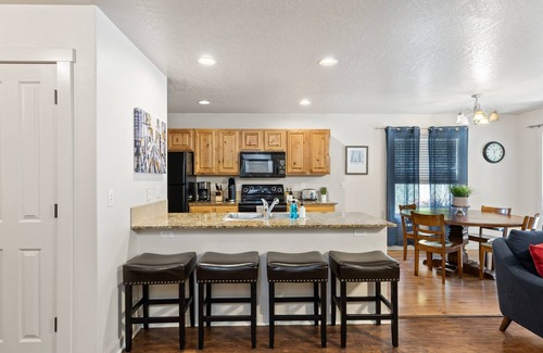 Meridian House | Charming Home | Fenced Yard | Quiet Street (98)