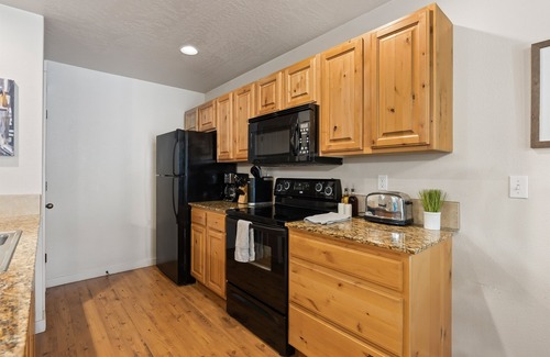 Meridian House | Charming Home | Fenced Yard | Quiet Street (98)