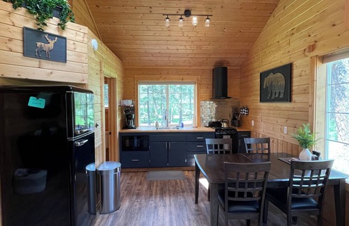 Bigfork Apartment | Charming studio guesthouse in delightful Bigfork with AC, WiFi