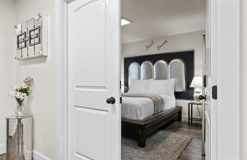 Caldwell House | Chic & Cozy Room, Unique Design, Shared Amenities Near CofI and Lake Lowell