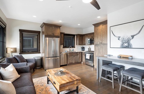 Whitefish Condo | Chic Downtown Whitefish Condo with Private Hot Tub