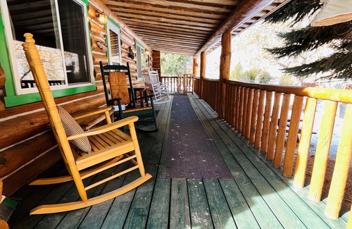 Salmon Apartment | Clark Cabin, Greyhouse Inn Vacation Rentals