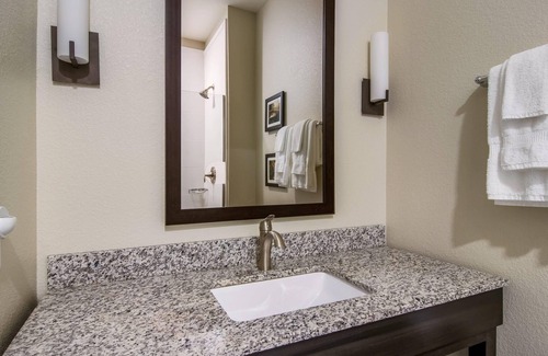 Brunswick Hotel | Comfort Suites Brunswick - Clevelend Southwest