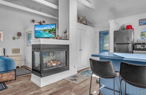 Depoe Bay House | Comfortable, Cozy, Honeymoon Cottage, Ocean Views, Whale Watching in Depoe Bay