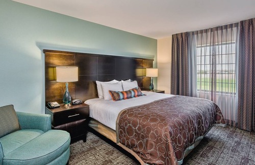Bismarck Condo | Condo ∙ 2 bedrooms ∙ 4 guests