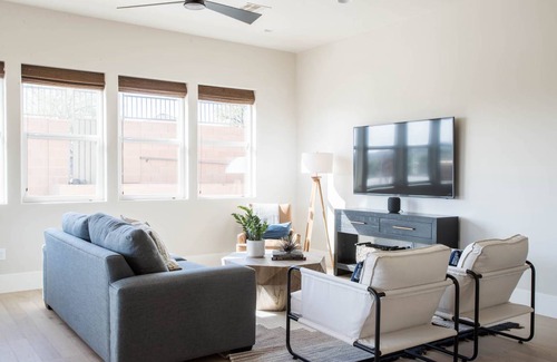 Bloomington Condo | Condo ∙ 3 bedrooms ∙ 10 guests