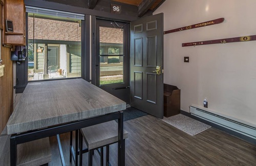 Big Sky Meadow Village Condo | Condo at Golf Course w/shared hot tub/sauna, views, nordic ski/in-out - Big Sky Cozy Mountain Chalet