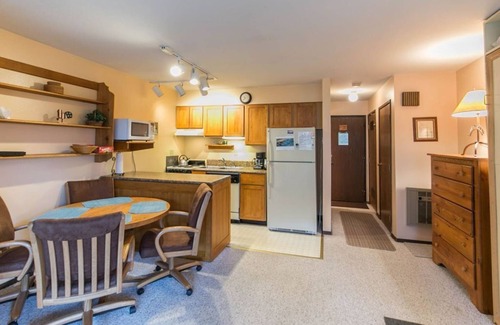 Big Sky Condo | Conveniently located condo with fireplace and gorgeous views - Stillwater Studio Retreat