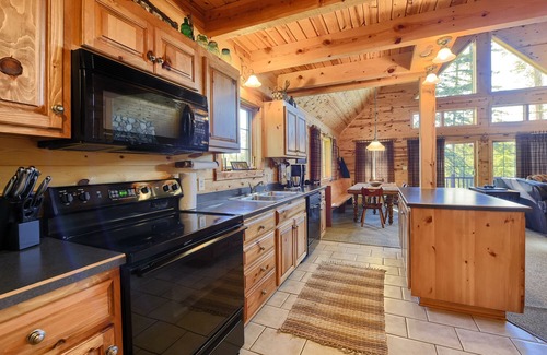 Lead Cabin | Cougar Cabin - Beautiful 3BR Log Cabin Near Spearfish Canyon and Deadwood!