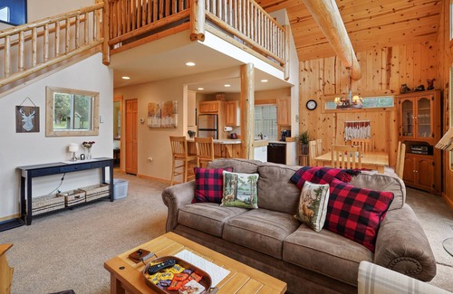 Redmond House | Coziest of Cabins, Wildlife Views, Fireplace