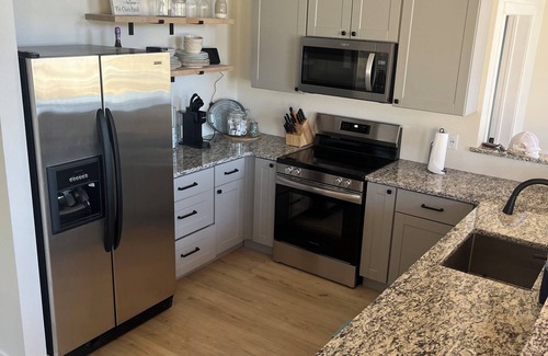 Davenport House | Cozy 2-bedroom house in phenomenal Seven Bays with AC, WiFi