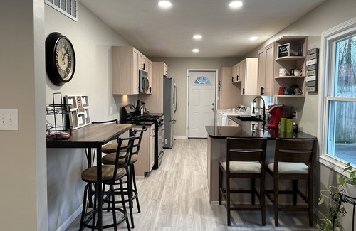 Mentor Headlands House | Cozy cottage, fully remodeled, close to the beach, local wineries or night life!