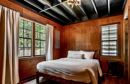Walnut Mountain Cabin | Cozy Mountain Cabin close to Ellijay and Blue Ridge
