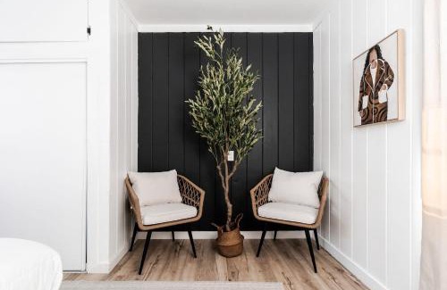 Corridor Apartment | Cozy Private Home, 10-min From DT, Beach & Parks