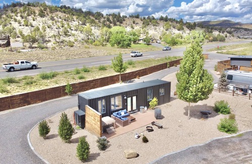 Orderville Apartment | Cozy Single Container Retreat | 25 min to Zion NP
