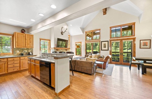 Tamarack Resort House | Cozy Townhome |Stunning Views, Ski-In/Ski-Out
