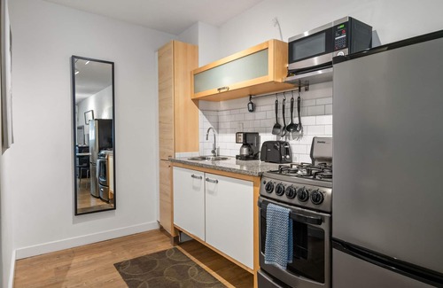 Midtown Apartment | (CPG) Serviced Studio w/Full Kitchen in Quiet Neighborhood