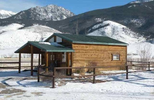 Livingston Cabin | Dexter Peak cabin, elegantly rustic near YNP/Chico