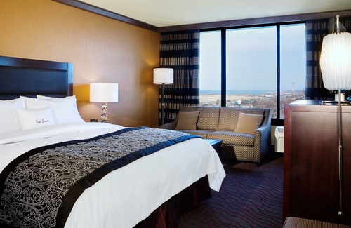 Downtown Cleveland Hotel | DoubleTree by Hilton Cleveland/Downtown Lakeside
