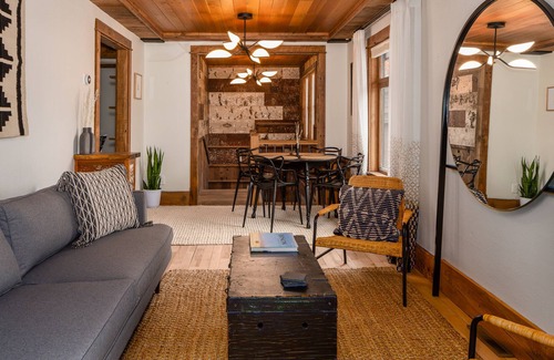 Bozeman House | Downtown Modern Bungalow - 3BR w Private Yard + Hot Tub - 30 day minimum