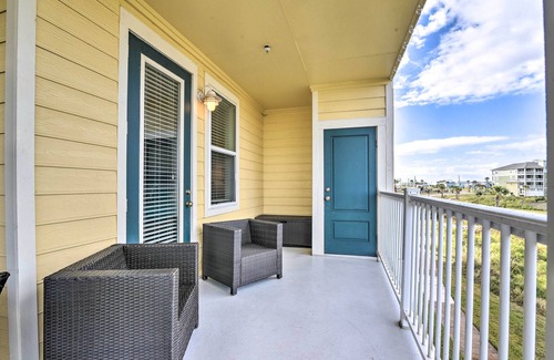 Red Fish Cove Condo | 'Driftwood' Galveston Resort Escape w/Deck & View