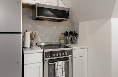 Downtown Columbus House | DWTN Haus | 4BR Boho Retreat Near OSU | Sleeps 8
