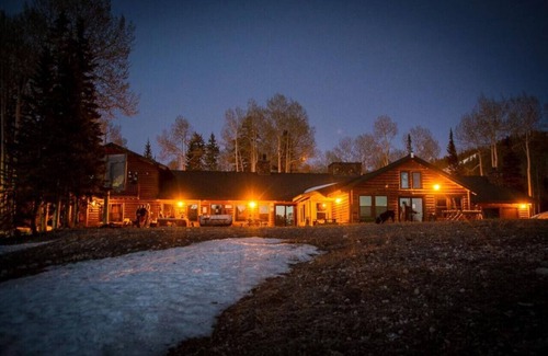 Beaver House | Eagle Point Ski Resort Snowflake 17
