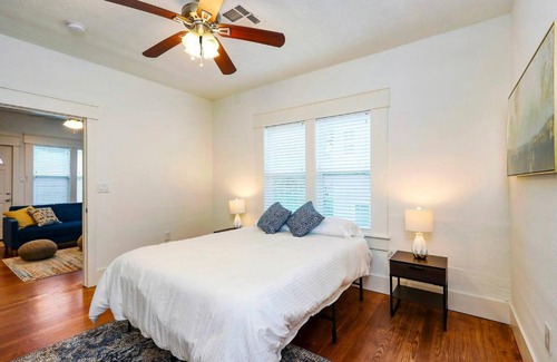 South Central Houston Apartment | East Downtown Private Restored Historic Apartment