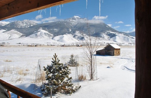 Livingston Cabin | Elk Ridge cabin with great views near Yellowstone